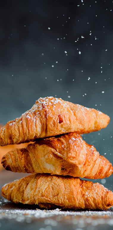 croissant con ensalada de pollo
