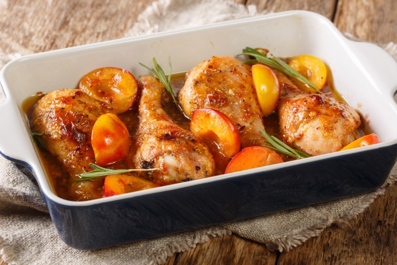POLLO CON SALSA DE CIRUELA AL ROMERO